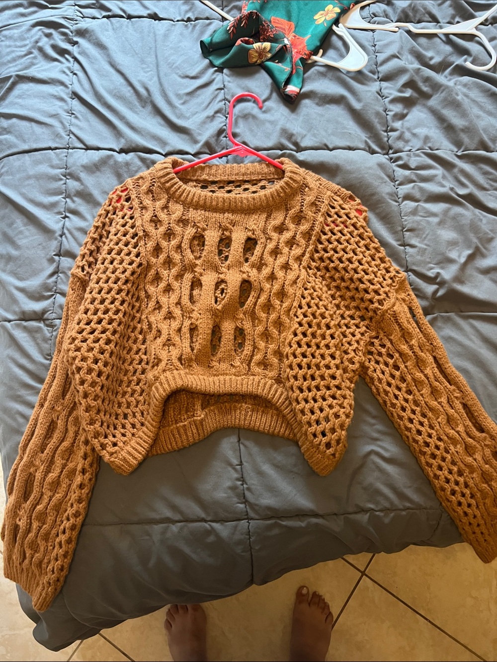 Cider Chunky Cable Cropped Sweater - Camel
